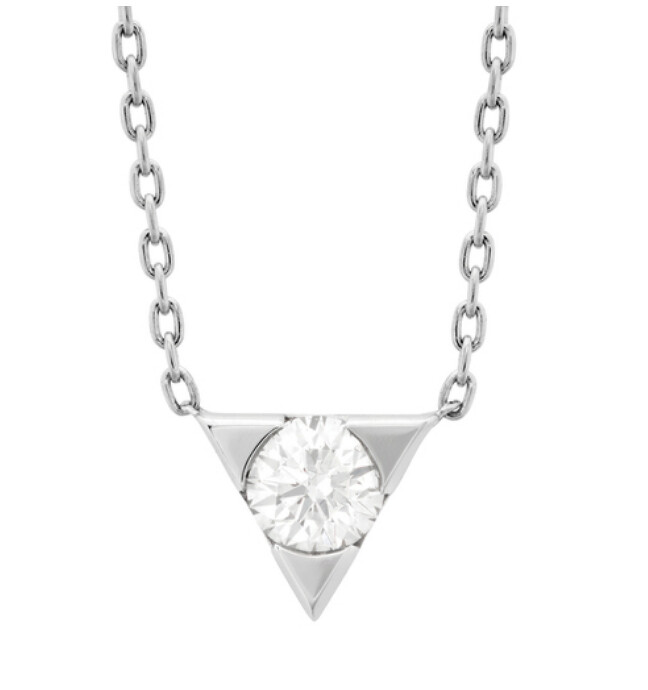 Hearts On Fire Triplicty三角形18K白金鑽石項鏈,約0.1克拉,約NT$32,000起 Hearts On Fire Triplicty三角形18K白金鑽石項鏈,約0.1克拉,約NT$32,000起