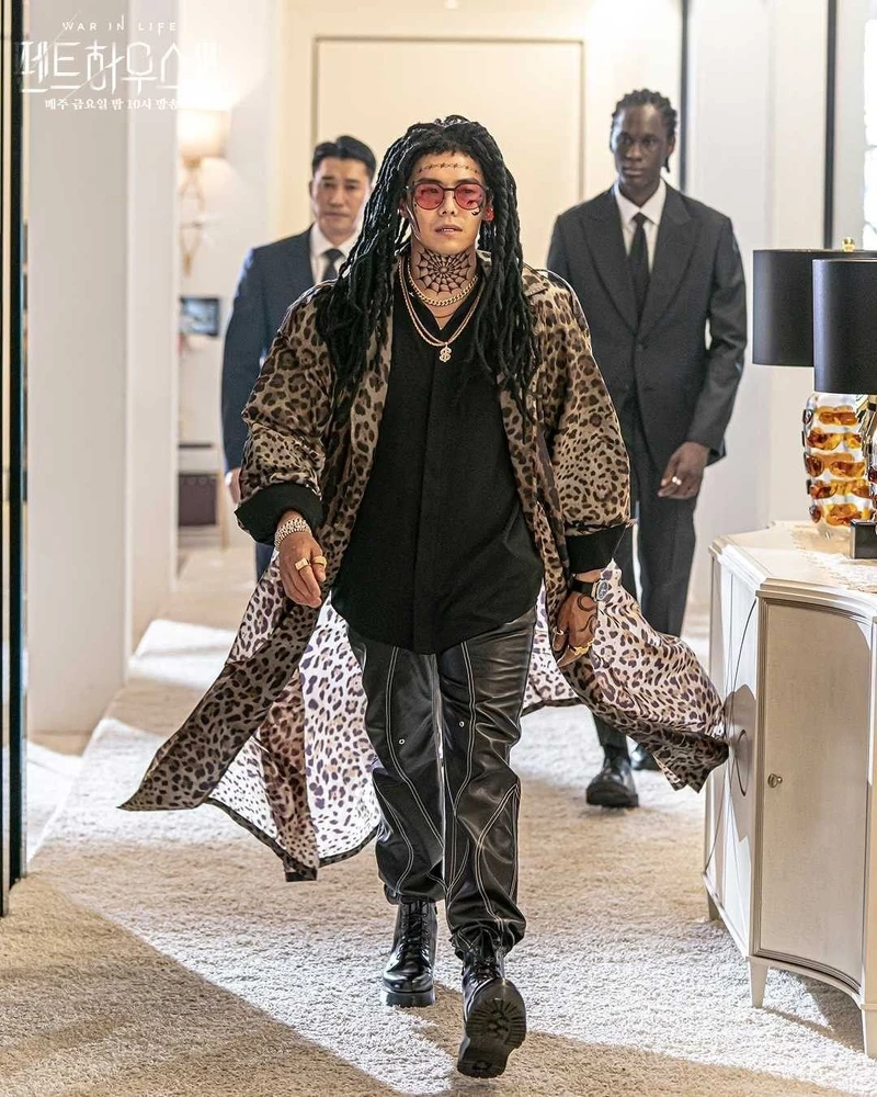 《上流戰爭3》第二集全盤瘋掉!羅根李 2度變身回歸? 《上流戰爭3》第二集全盤瘋掉!羅根李 2度變身回歸?