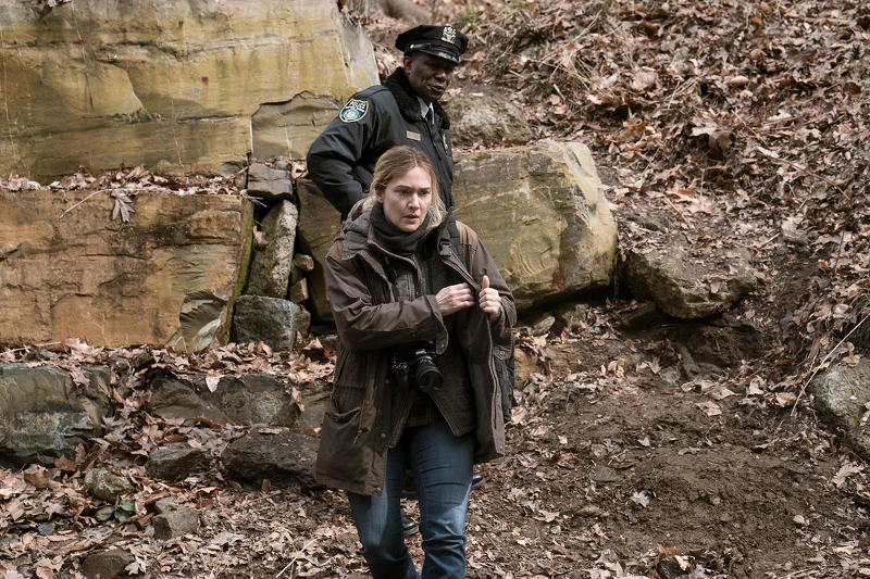 凱特溫絲蕾 美劇《東城奇案》不帶濾鏡教科書級演出！