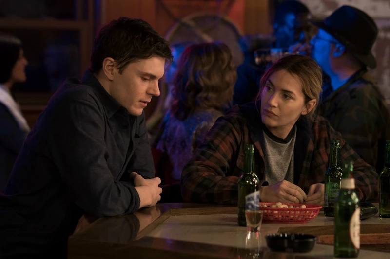 凱特溫絲蕾 美劇《東城奇案》不帶濾鏡教科書級演出！