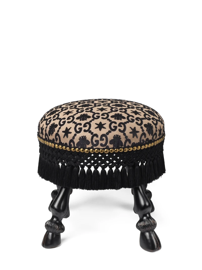 GG 緹花流蘇沙發凳，NT123,200。