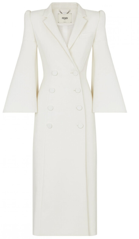 FENDI 擴袖設計大衣式洋裝,NT143,000。 FENDI 擴袖設計大衣式洋裝,NT143,000。