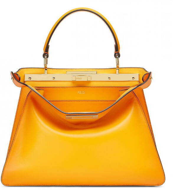 FENDI Peekaboo ISeeU Medium 亮橘色聚光燈設計包款,NT148,000。  FENDI Peekaboo ISeeU Medium 亮橘色聚光燈設計包款,NT148,000。