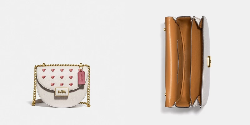 Coach Alie Saddle手袋心形刺繡手袋,售價NT$23,800 Coach Alie Saddle手袋心形刺繡手袋,售價NT$23,800