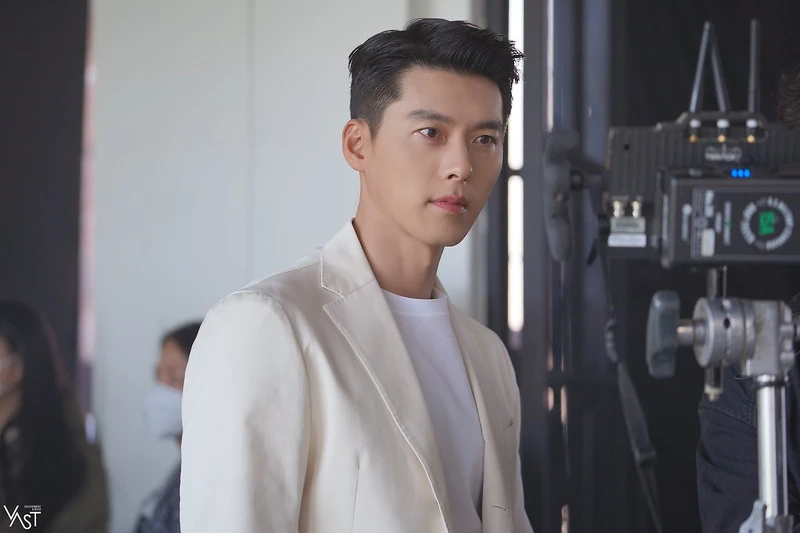 玄彬斯文白馬王子風範