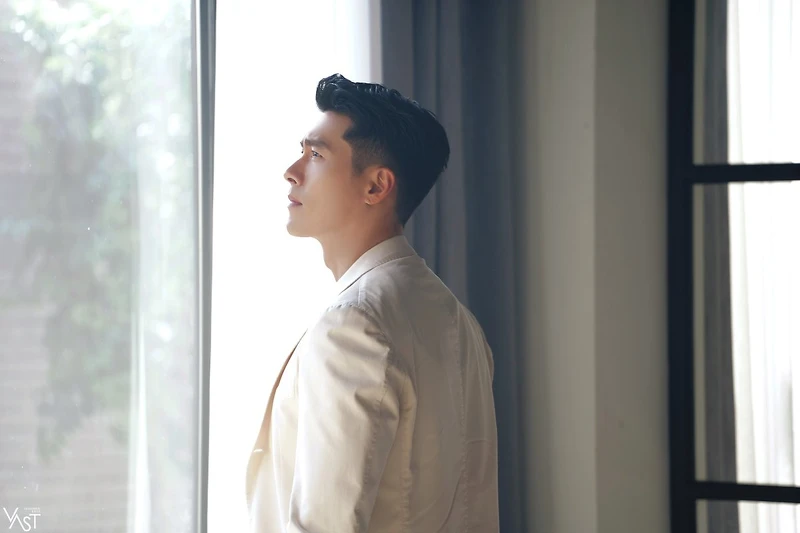 玄彬斯文白馬王子風範