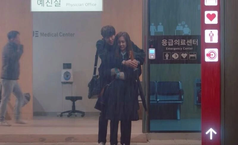 《機智醫生生活2》「政源」柳演錫＋「冬天」申鉉彬 「心動緊抱」名場面