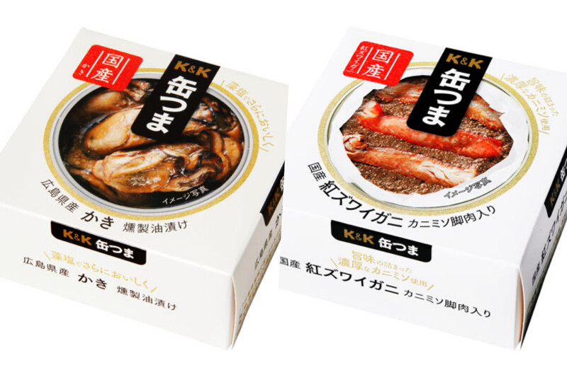 (左)招牌商品牡蠣罐頭,(右)紅楚蟹罐頭。 (左)招牌商品牡蠣罐頭,(右)紅楚蟹罐頭。