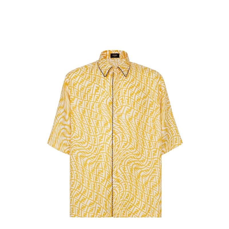 FENDI Summer Vertigo 聯名系列亮黃絲質襯衫,NT39,000。 FENDI Summer Vertigo 聯名系列亮黃絲質襯衫,NT39,000。