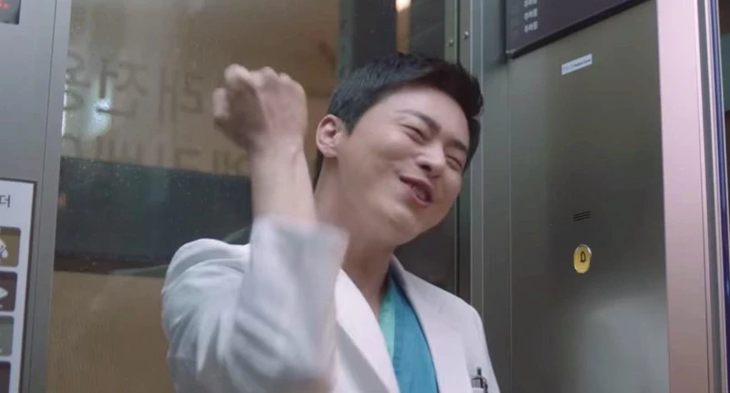 《機智醫生生活2》曹政奭「淘氣翊晙」根本「人間表情包」