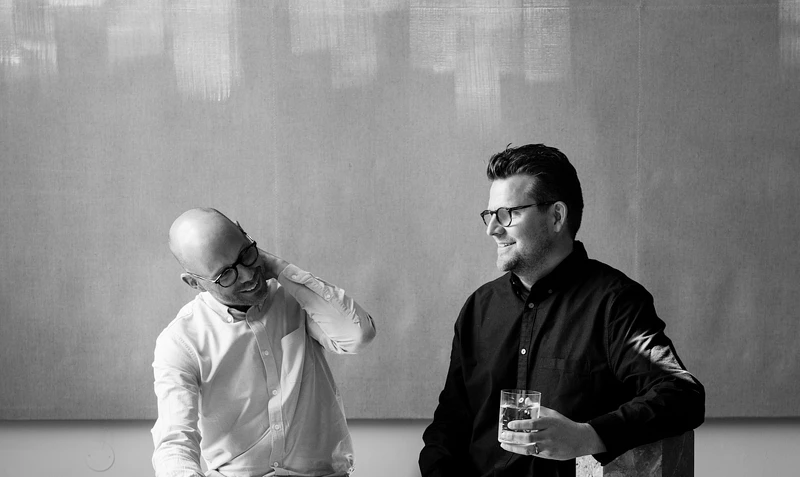 工業設計師 Carl Ljungh 和 Jonas Groth 攜手創立 aarke。