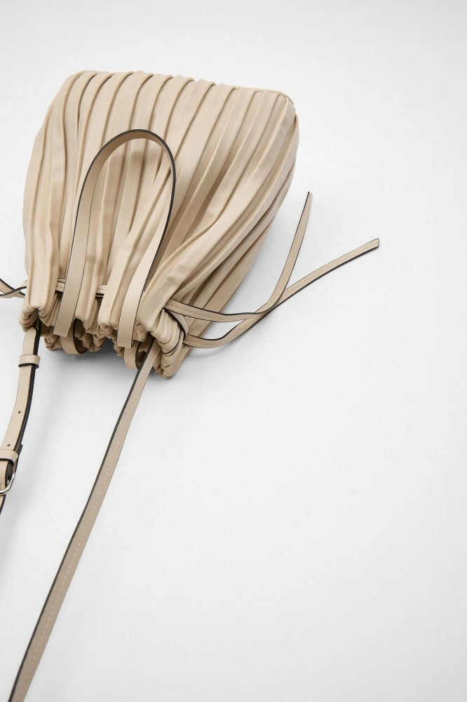 百褶水桶包，NT990>>>NT690