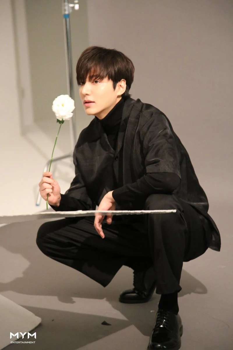 李敏鎬 帥照多連發！堪比雕像神級顏值