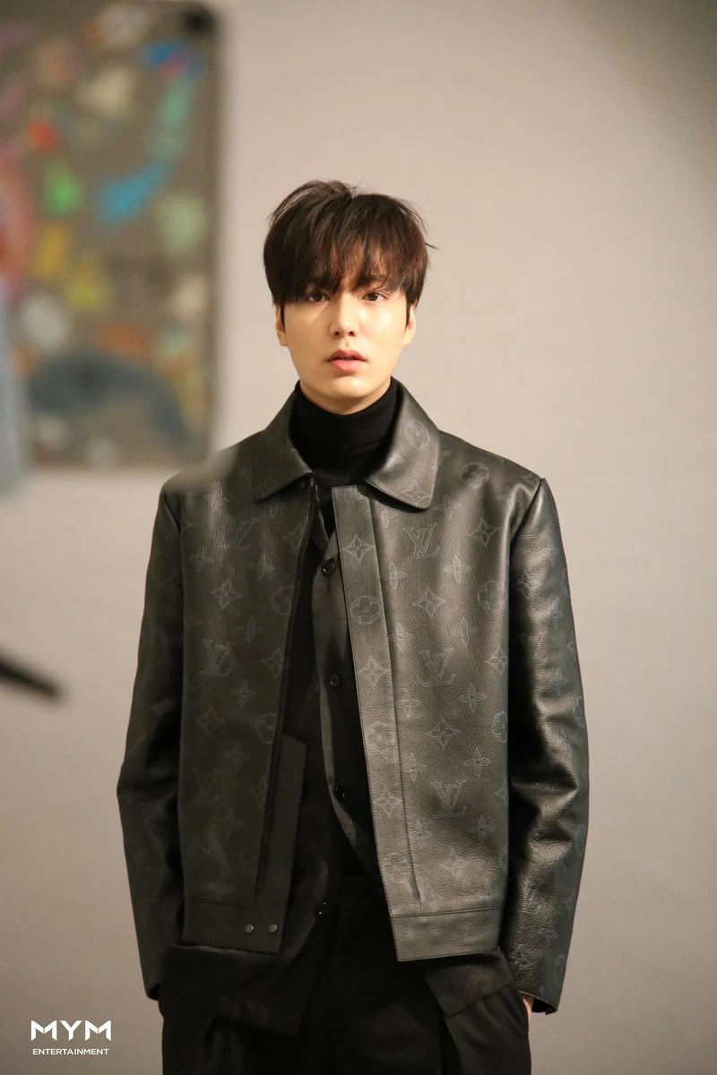 李敏鎬 帥照多連發！堪比雕像神級顏值