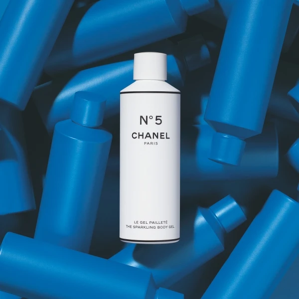 香奈兒5號工場顏料罐絲光柔膚精萃200ml，NT3,060