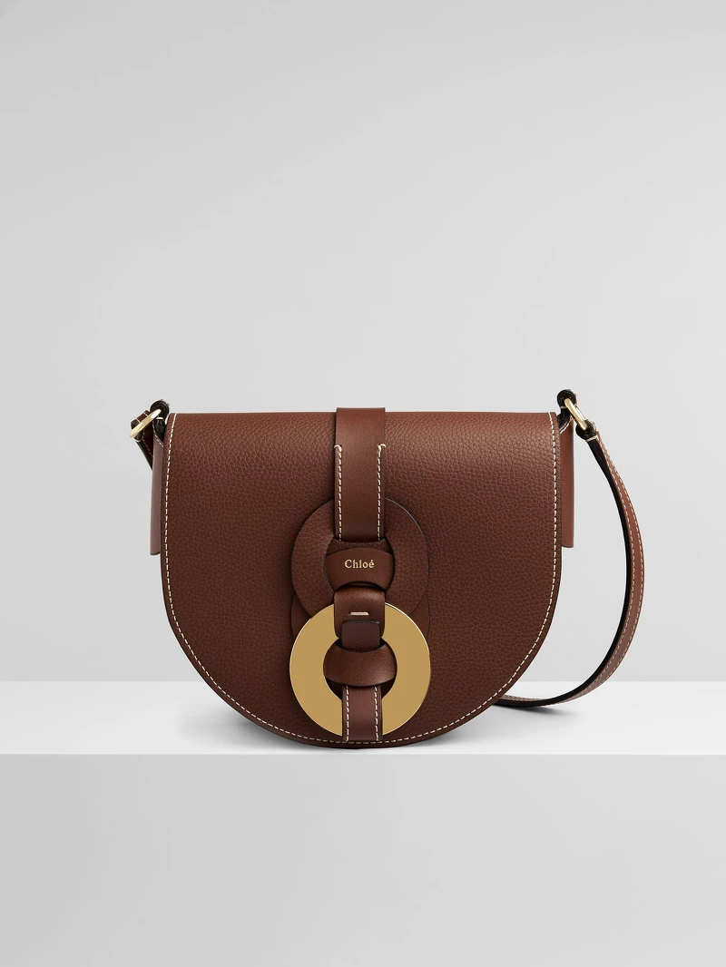 Chloé Darryl咖啡色馬鞍包,售價NT$42,900 Chloé Darryl咖啡色馬鞍包,售價NT$42,900