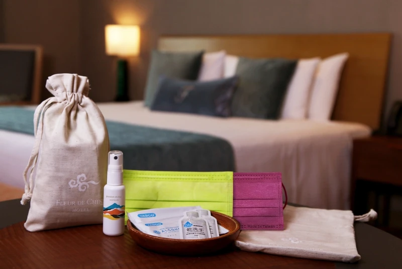 贈送「防疫用品組」,內含居家快篩試劑。 贈送「防疫用品組」,內含居家快篩試劑。