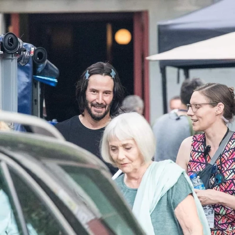 56歲 基努李維 《捍衛任務4》「超萌少女髮夾」造型真可愛 56歲 基努李維 《捍衛任務4》「超萌少女髮夾」造型真可愛