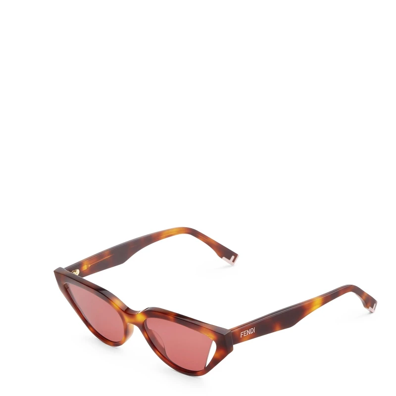 FENDI Way 系列玳瑁造型貓眼框太陽眼鏡,NT12,250。 FENDI Way 系列玳瑁造型貓眼框太陽眼鏡,NT12,250。