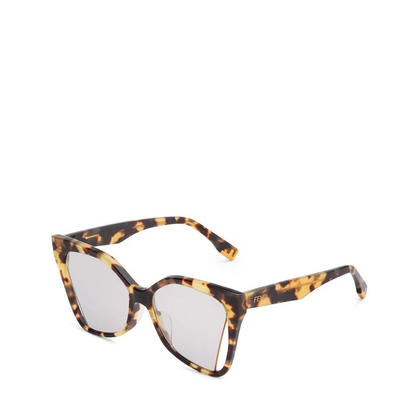 FENDI Way系列玳瑁造型貓眼框太陽眼鏡,NT12,250。 FENDI Way系列玳瑁造型貓眼框太陽眼鏡,NT12,250。