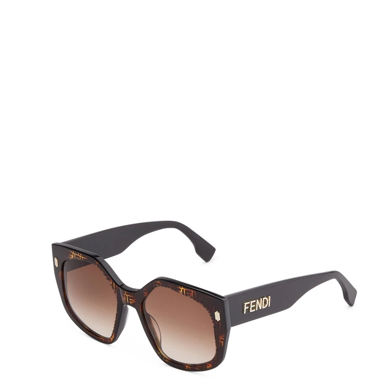 Fendi Bold系列玳瑁FF LOGO太陽眼鏡,NT16,000。 Fendi Bold系列玳瑁FF LOGO太陽眼鏡,NT16,000。
