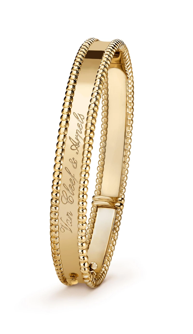 Van Cleef & Arpels - Perlee signature手鐲(黃K金),建議售價約新台幣$194,000元 Van Cleef & Arpels - Perlee signature手鐲(黃K金),建議售價約新台幣$194,000元