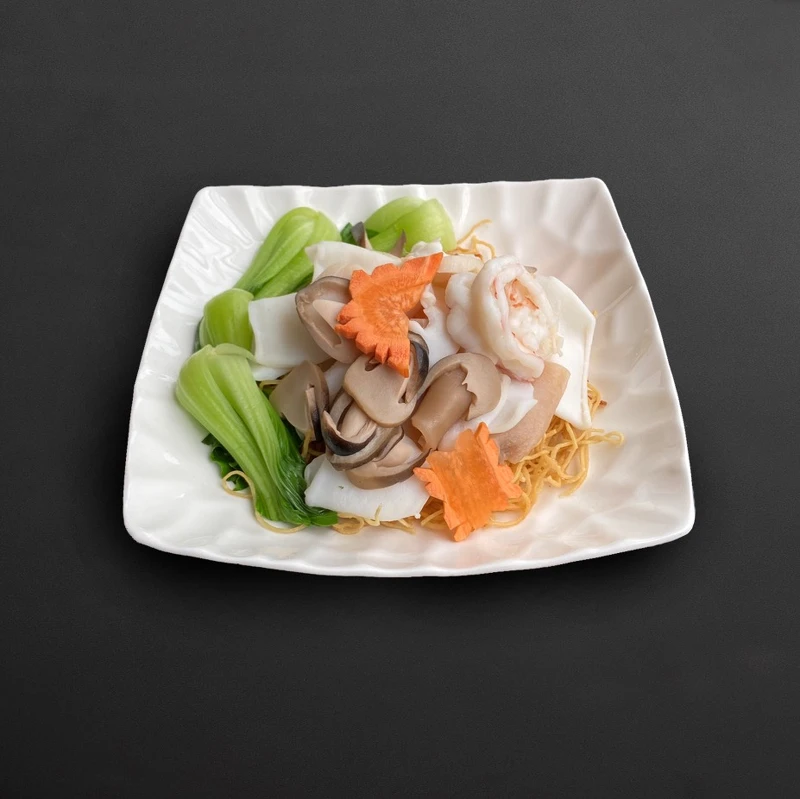 懶得開火的日子,來上一份「海鮮廣東炒麵」麵體酥脆,沾裹芡汁的各式海鮮吃來特別爽滑。 懶得開火的日子,來上一份「海鮮廣東炒麵」麵體酥脆,沾裹芡汁的各式海鮮吃來特別爽滑。