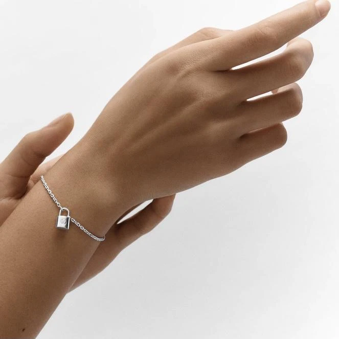 Louis Vuitton Silver Lockit純銀手鏈，售價NT18,000
