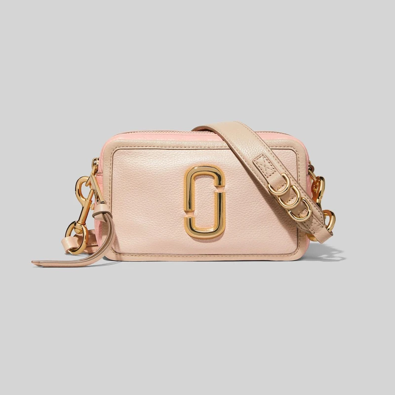 Marc Jacobs The Softshot軟皮相機包，售價NT$16,900