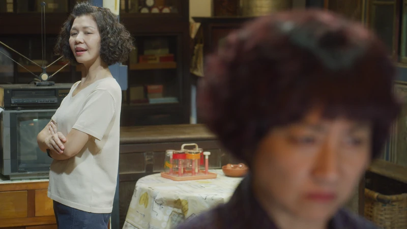 ▲▼劇中楊麗音和于子育婆媳為了中藥行的經營爭論。（圖／華視、CATCHPLAY提供）