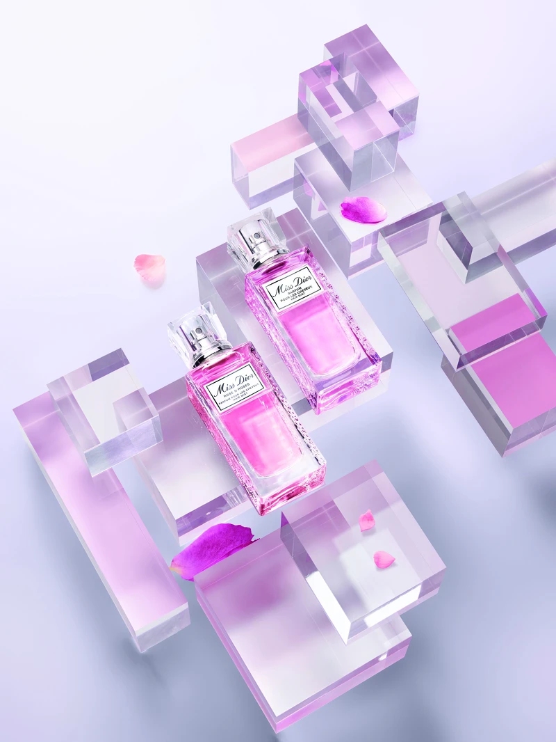 (左)Miss Dior漫舞玫瑰髮香噴霧與(右)Miss Dior髮香噴霧