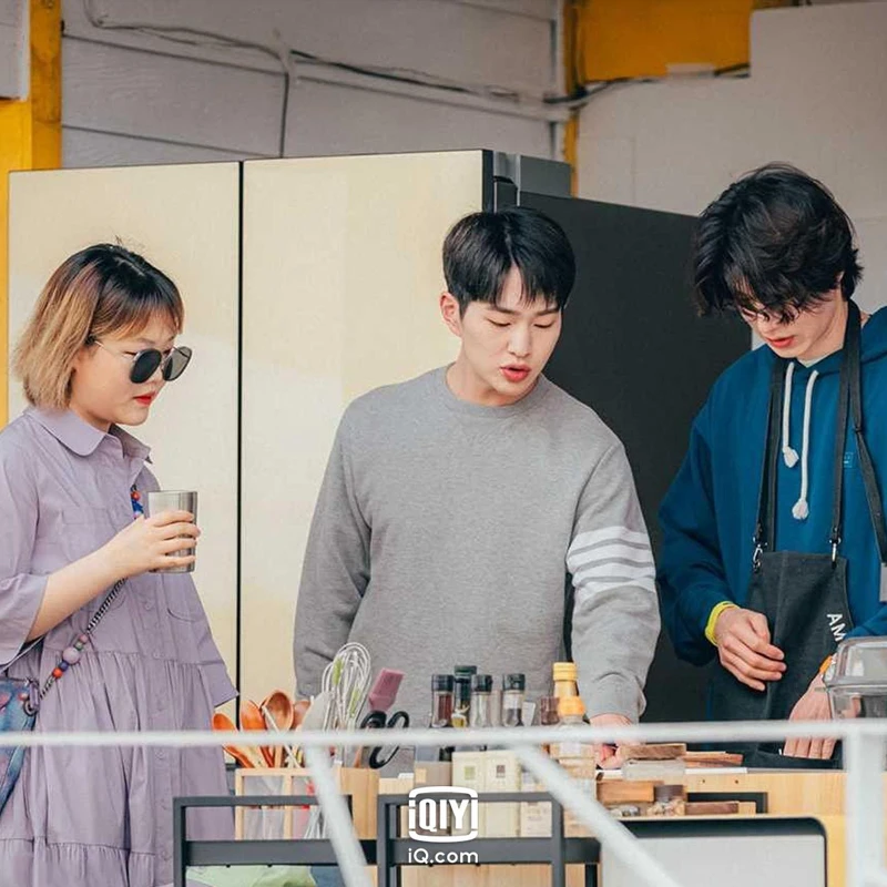 溫流、李棟旭、李秀賢為了開業準備食材 溫流、李棟旭、李秀賢為了開業準備食材