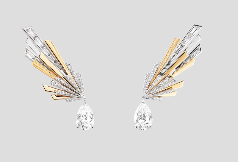 CHAUMET Nuages d'Or耳環 18K白金和18K黃金耳環，鑲嵌 2 顆D VVS1 和 D VVS2級梨形切割鑽石（分別重 2.11、2.01 克拉）、明亮式切割和長階梯形切割鑽石。