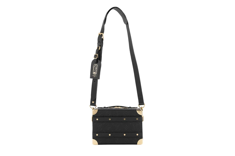 LV x NBA Handle Trunk,NT134,000。 LV x NBA Handle Trunk,NT134,000。
