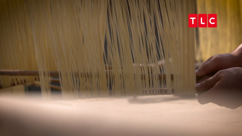 陳家與當地工匠合作，把小麥粉做成乾麵，不僅保存一項古老的工藝，也將安全的食材分享給更多人。