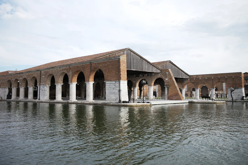 Valentino 2021秋冬高訂大秀場地 威尼斯軍火庫船塢區 Valentino 2021秋冬高訂大秀場地 威尼斯軍火庫船塢區