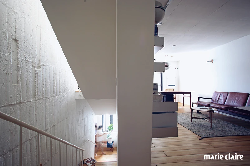 白色宅邸由未完成建築工作室趙力行建築師所設計,費時五年完工,外觀鮮明有個性。 白色宅邸由未完成建築工作室趙力行建築師所設計,費時五年完工,外觀鮮明有個性。