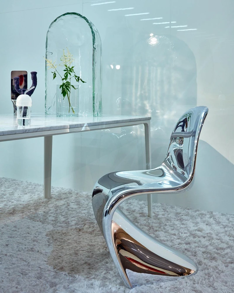 有著「世界最性感的椅子」之稱;此為 Panton Anniversary Edition 版本 ,已絕版 有著「世界最性感的椅子」之稱;此為 Panton Anniversary Edition 版本 ,已絕版