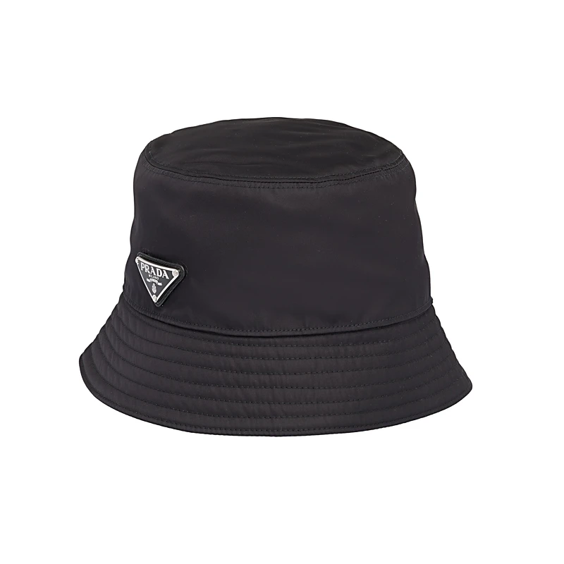 Prada 尼龍漁夫帽,NT14,500 Prada 尼龍漁夫帽,NT14,500