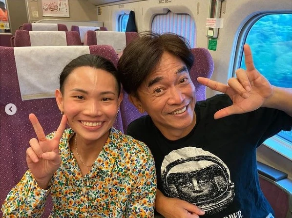 ▲戴資穎在高鐵上遇到憲哥,開心合影。(圖 / 翻攝自戴資穎IG) ▲戴資穎在高鐵上遇到憲哥,開心合影。(圖 / 翻攝自戴資穎IG)