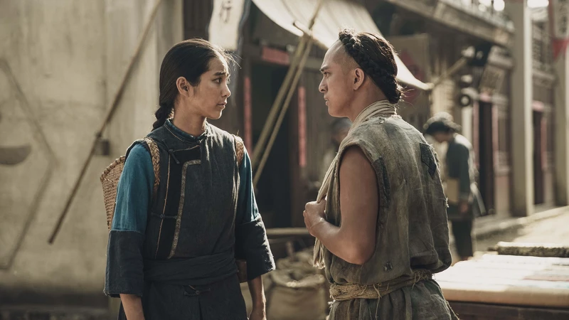 《斯卡羅》温貞菱(左)、黃遠「降齡」演出姐弟,視覺外型卻毫無違和感 《斯卡羅》温貞菱(左)、黃遠「降齡」演出姐弟,視覺外型卻毫無違和感