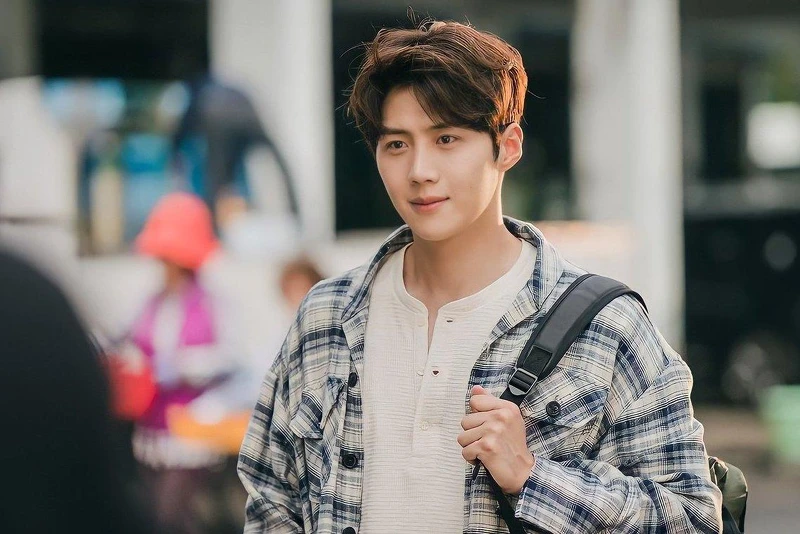 金宣虎 《海岸村恰恰恰》熱血「洪班長」潛水服背景太誘人! 金宣虎 《海岸村恰恰恰》熱血「洪班長」潛水服背景太誘人!