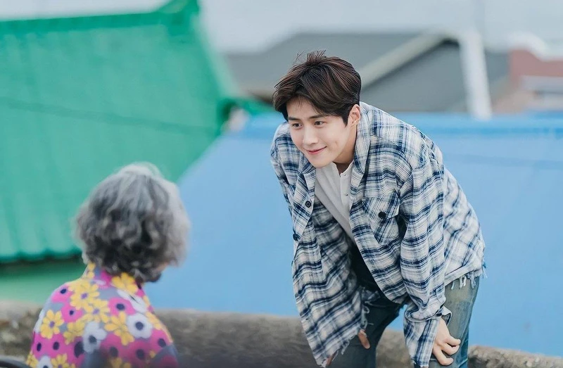 金宣虎 《海岸村恰恰恰》熱血「洪班長」潛水服背景太誘人! 金宣虎 《海岸村恰恰恰》熱血「洪班長」潛水服背景太誘人!