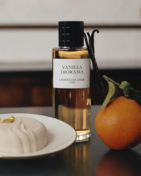 迪奧香氛世家系列-澄金梵尼蘭情境圖