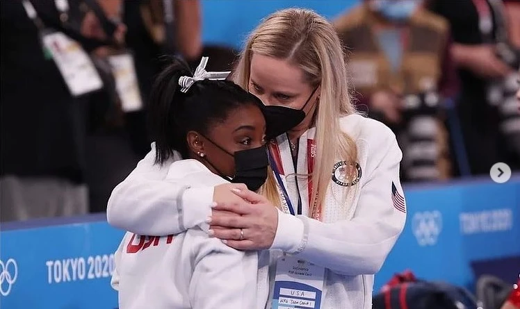 ▲▼拜爾絲十分感謝隊友相挺。(圖/翻攝自Simone Biles IG) ▲▼拜爾絲十分感謝隊友相挺。(圖/翻攝自Simone Biles IG)