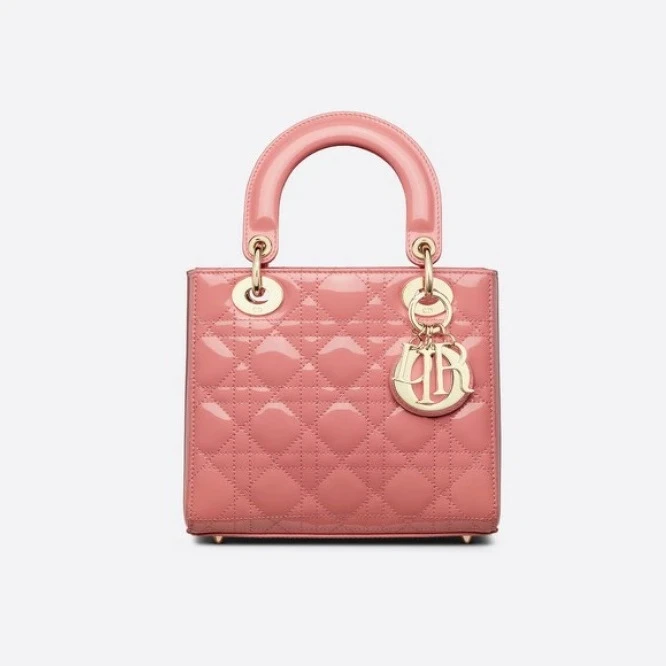 Dior 小型漆面Lady Dior,NT135,000 Dior 小型漆面Lady Dior,NT135,000