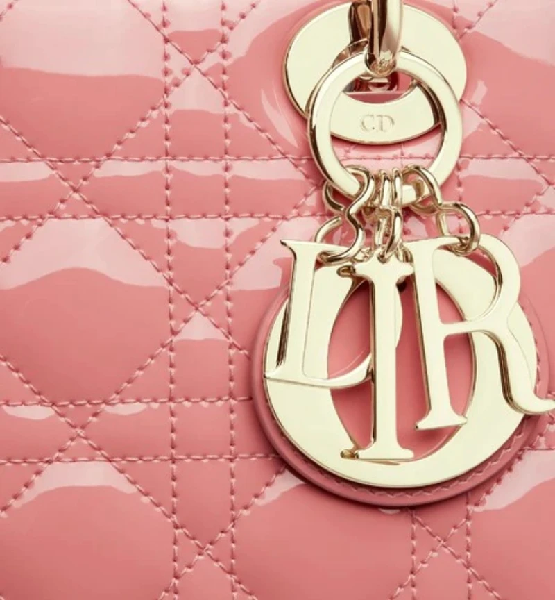 Dior 小型漆面Lady Dior,NT135,000 Dior 小型漆面Lady Dior,NT135,000