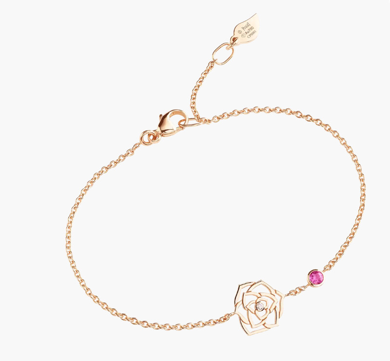 Piaget 伯爵 Piaget Rose 18K玫瑰金手鏈，鑲飾1顆圓形美鑽（約0.01克拉）和1顆粉紅色藍寶石（約0.10克拉），售價NT$ 46,500