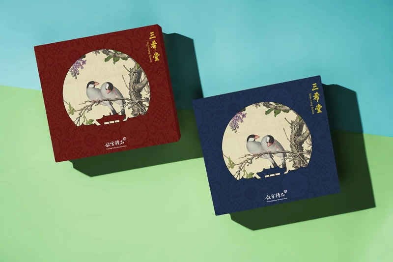 故宮精品中秋禮盒以清郎世寧畫仙萼長春紫白丁香為外盒袖套設計