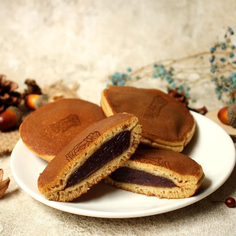 【圓月禮盒】帶有國寶翠玉白菜烙印的銅鑼燒更添加了送禮心意